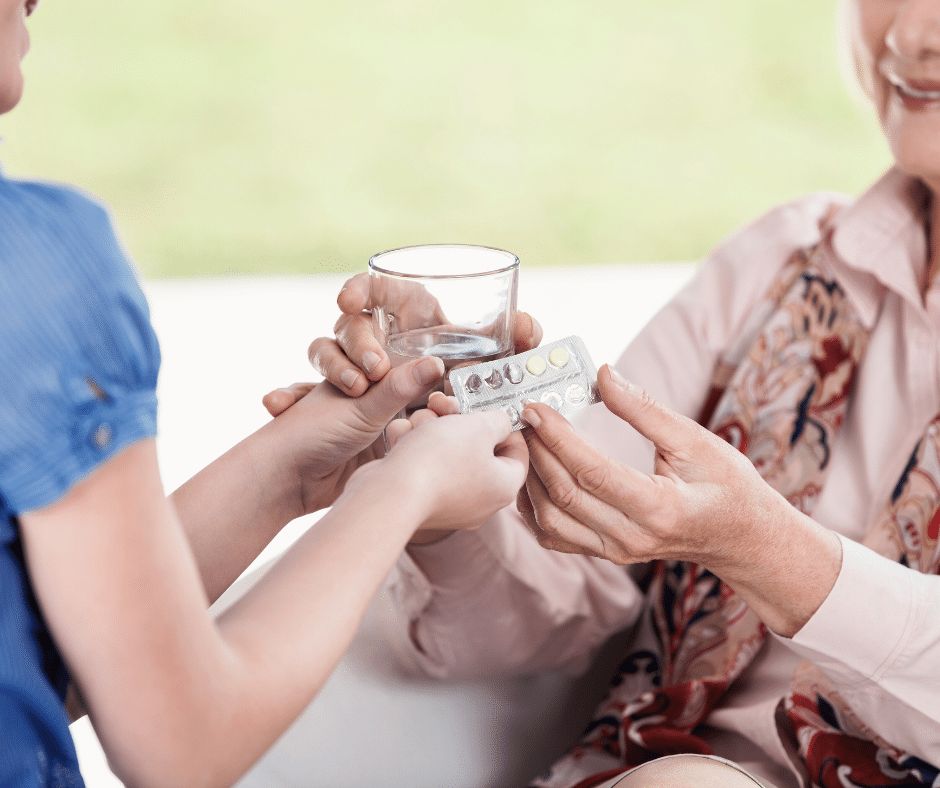 mujer haciendo gestiones online